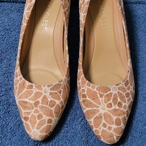 Ladies size 5 Aerosoles cork pumps...great spring transitional pump